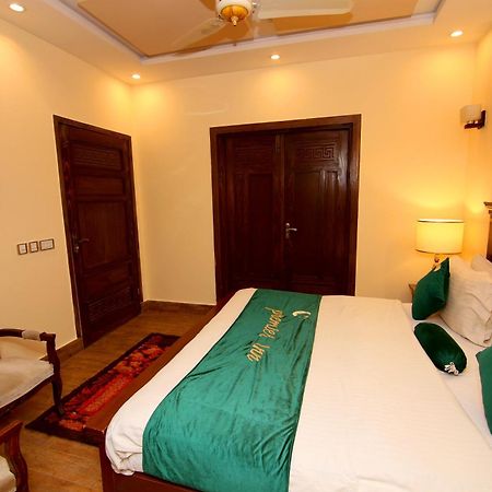 Premier Inn Johar Town Lahore Exteriör bild