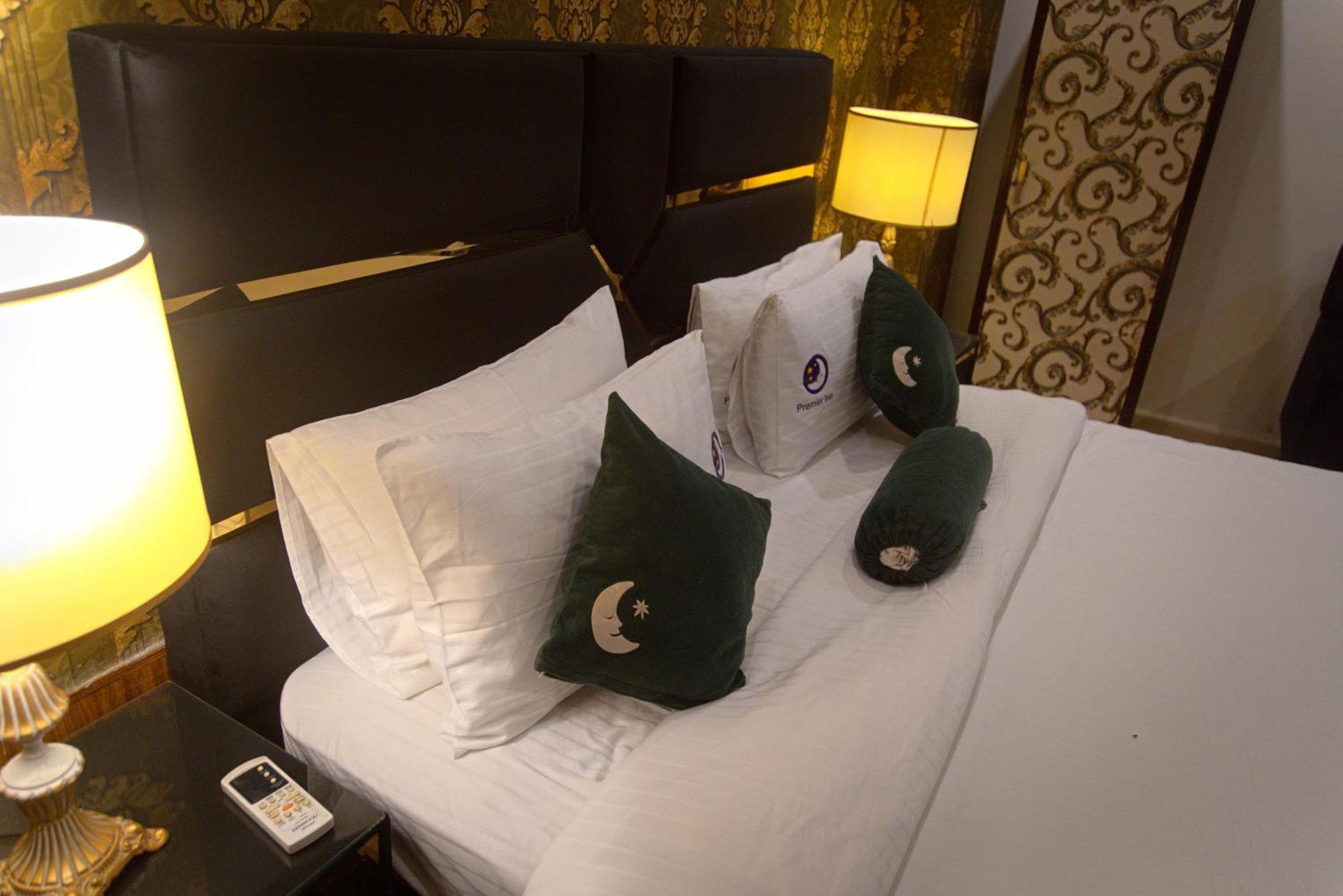 Premier Inn Johar Town Lahore Exteriör bild