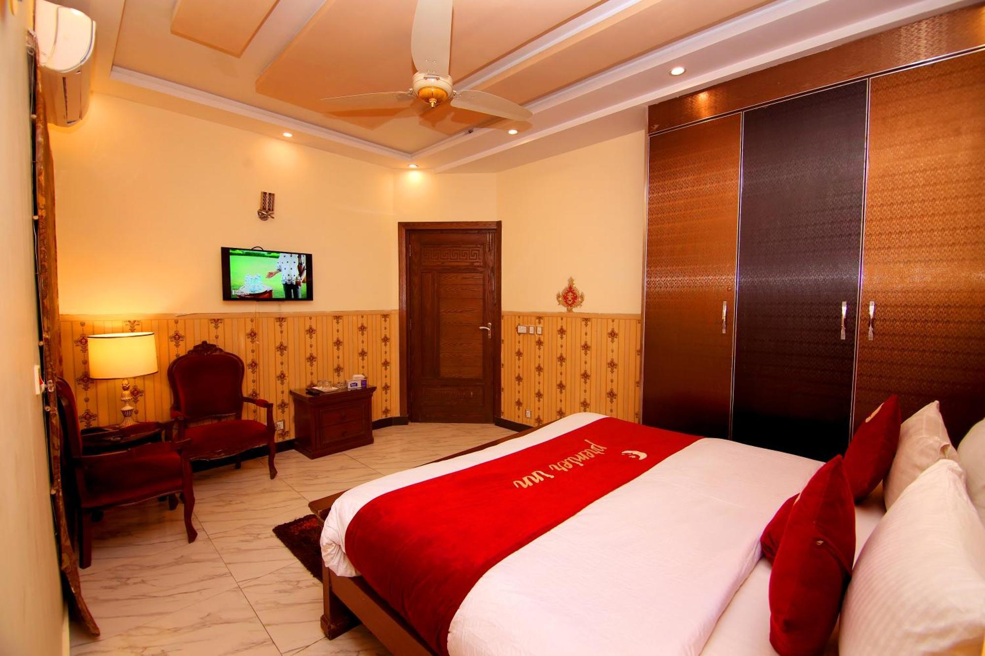 Premier Inn Johar Town Lahore Exteriör bild