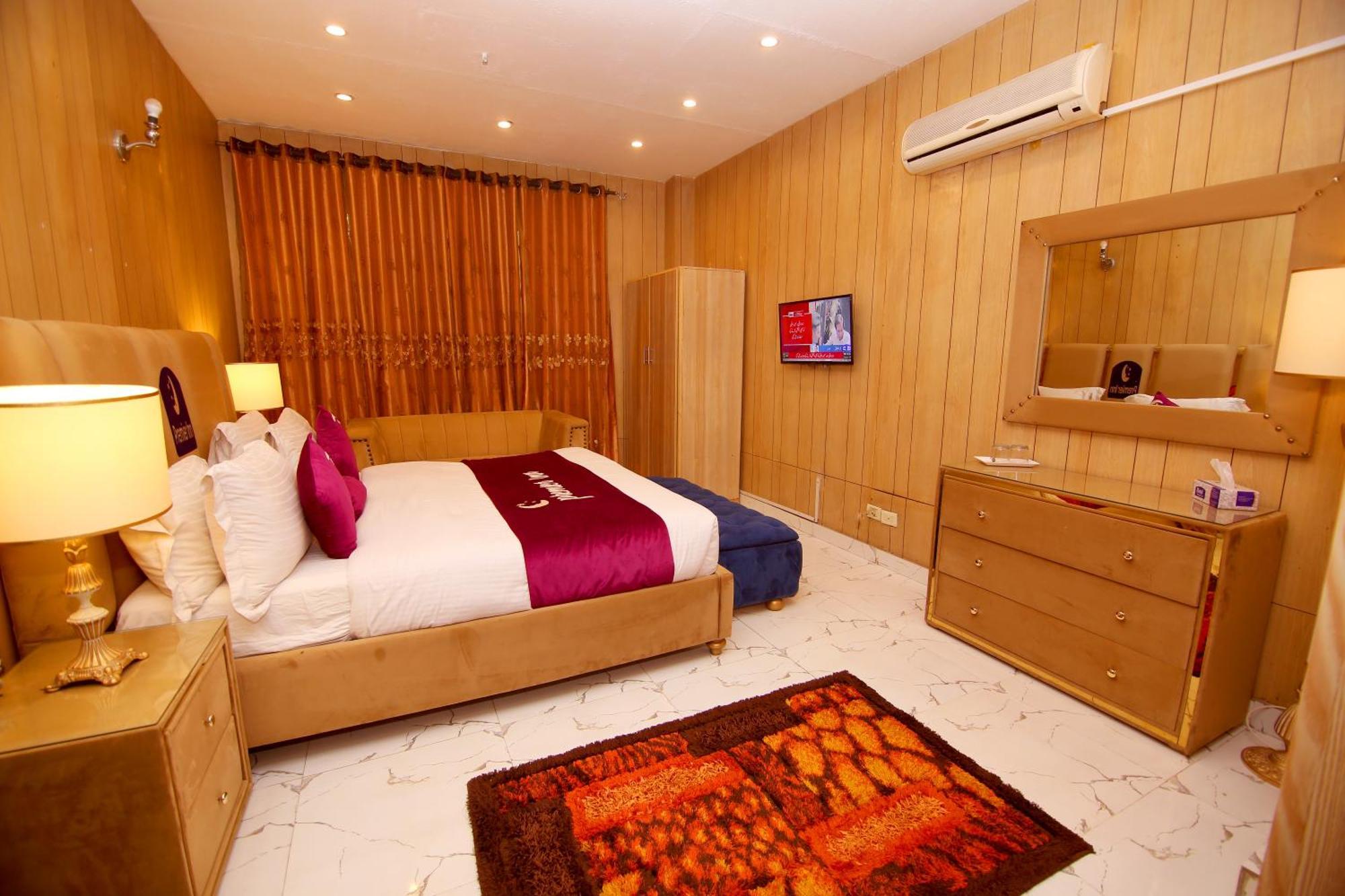Premier Inn Johar Town Lahore Exteriör bild